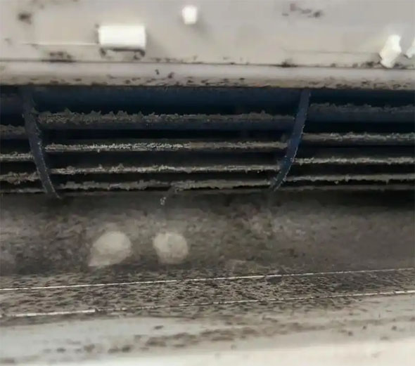 萧山空调吹的风有股烧焦味是怎么回事